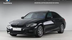 Zwart Gebruikt 2021 BMW 318 Executive Sedan | € 33.950 (Eerlijke prijs)
