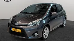 Grijs, metallic lak Gebruikt 2013 Toyota Yaris Hatchback | € 11.450 (Eerlijke prijs)