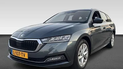 Grijs Occasion 2021 Skoda Octavia Business Line Stationwagen | € 24.490 (Eerlijke prijs)