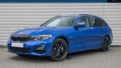 Blauw Gebruikt 2022 BMW 330e Executive Stationwagen | € 35.750 (Goede deal)