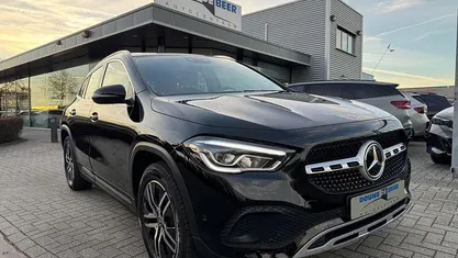 Zwart Gebruikt 2021 Mercedes GLA200 AMG line SUV | € 35.950 (Eerlijke prijs)