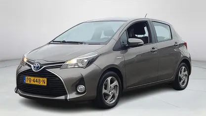 Grijs Gebruikt 2016 Toyota Yaris Hybrid Hatchback | € 11.945 (Eerlijke prijs)