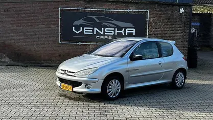 Grijs Gebruikt 2005 Peugeot 206 Quiksilver Hatchback | € 1.499 (Eerlijke prijs)