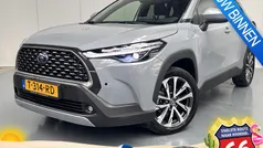 Manhattan grey metallic (grijs metallic) Gebruikt 2023 Toyota Corolla Cross SUV | € 33.950 (Eerlijke prijs)