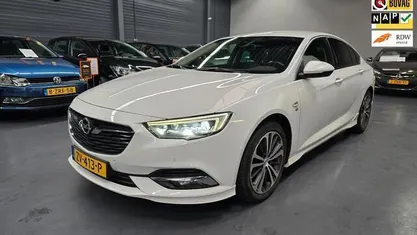 Wit Gebruikt 2019 Opel Insignia Business Hatchback | € 15.995 (Eerlijke prijs)