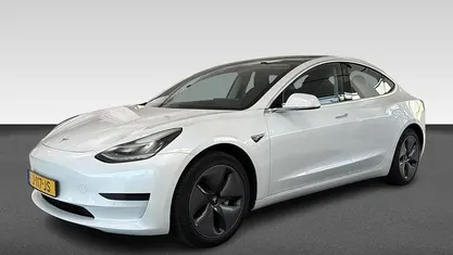 Wit Occasion 2020 Tesla Model 3 Standard Range Sedan | € 19.940 (Eerlijke prijs)