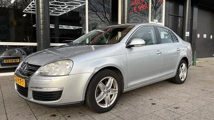 Grijs Occasion 2009 VW Jetta Comfortline Sedan | € 3.750 (Eerlijke prijs)