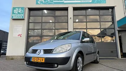 Grijs Gebruikt 2006 Renault Scénic II MPV | € 1.450 (Eerlijke prijs)