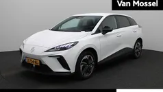 Wit Gebruikt 2023 MG MG4 EV Hatchback | € 18.777 (Eerlijke prijs)