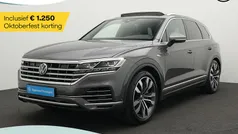 Grijs Gebruikt 2022 VW Touareg Elegance SUV | € 53.150 (Goede deal)