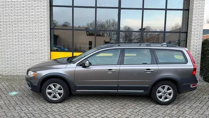 Bruin Occasion 2008 Volvo XC70 Momentum Stationwagen | € 10.345 (Goede deal)