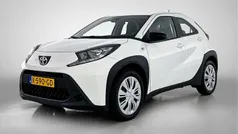 Wit Gebruikt 2023 Toyota Aygo Play Hatchback | € 18.950 (Eerlijke prijs)