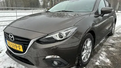 Bruin Gebruikt 2017 Mazda 3 Hatchback | € 13.950 (Goede deal)