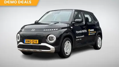 Zwart Occasion 2025 Hyundai Inster Hatchback | € 24.549 (Eerlijke prijs)