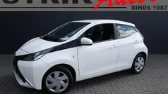 Gebruikt 2014 Toyota Aygo X-play Hatchback | € 8.888 (Eerlijke prijs)