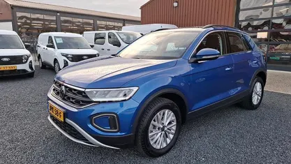 Blauw Gebruikt 2022 VW T-Roc Life SUV | € 27.950 (Super prijs)
