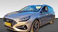 Zilver (grijs metallic) Gebruikt 2022 Hyundai i30 Comfort Stationwagen | € 17.930 (Eerlijke prijs)