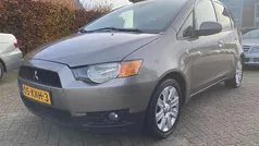 Grijs (metallic) Gebruikt 2010 Mitsubishi Colt Edition Hatchback | € 3.249 (Eerlijke prijs)