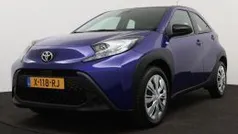 Blauw metallic Gebruikt 2024 Toyota Aygo Play Hatchback | € 20.175 (Goede deal)