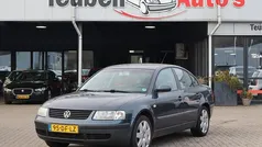 Blauw Gebruikt 1999 VW Passat Trendline Sedan | € 895 (Eerlijke prijs)