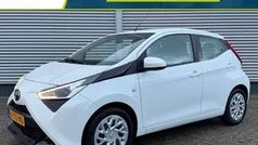 Wit Gebruikt 2022 Toyota Aygo X-play Hatchback | € 13.895 (Super prijs)