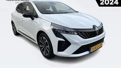 Ijswit 369 Gebruikt 2023 Renault Clio V Techno Hatchback | € 21.495 (Eerlijke prijs)