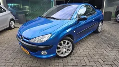 Blauw, metallic lak Gebruikt 2003 Peugeot 206 CC Cabriolet | € 1.950 (Eerlijke prijs)