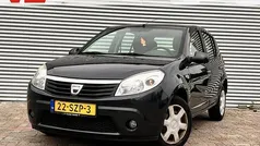 Grijs Gebruikt 2012 Dacia Sandero Lauréate Hatchback | € 2.448 (Eerlijke prijs)