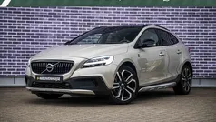Bruin Gebruikt 2019 Volvo V40 CC Stationwagen | € 21.399 (Eerlijke prijs)