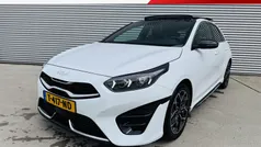 Wit Gebruikt 2023 Kia Ceed GT-Line Hatchback | € 19.900 (Eerlijke prijs)