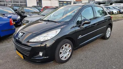 Zwart Gebruikt 2011 Peugeot 207 Hatchback | € 2.250 (Eerlijke prijs)