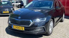 Zwart, metallic lak Gebruikt 2020 Skoda Octavia Style Stationwagen | € 21.900 (Goede deal)