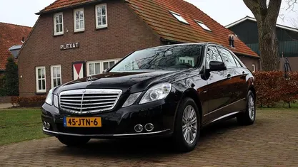 Zwart Occasion 2009 Mercedes E250 Elegance Sedan | € 13.845 (Eerlijke prijs)
