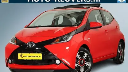 Rood Gebruikt 2017 Toyota Aygo X-wave Hatchback | € 9.400 (Eerlijke prijs)