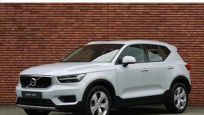 Grijs Gebruikt 2020 Volvo XC40 Momentum SUV | € 29.950 (Eerlijke prijs)