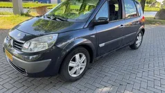 Grijs Gebruikt 2006 Renault Scénic II Luxe MPV | € 999 (Eerlijke prijs)