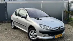 Grijs (metallic) Gebruikt 2003 Peugeot 206 Hatchback | € 1.249 (Eerlijke prijs)