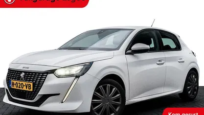 Wit Gebruikt 2020 Peugeot 208 Allure Hatchback | € 14.740 (Eerlijke prijs)