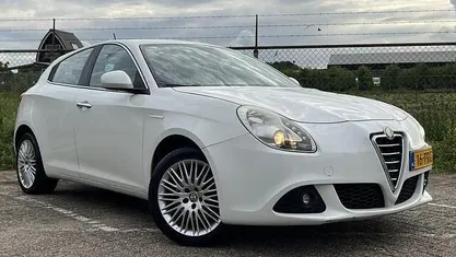 Occasion Alfa Romeo Giulietta Distinctive 170 PK (125 kW) 2011 Wit Hatchback