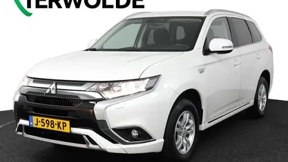 Wit Gebruikt 2020 Mitsubishi Outlander P-HEV SUV | € 26.340 (Eerlijke prijs)