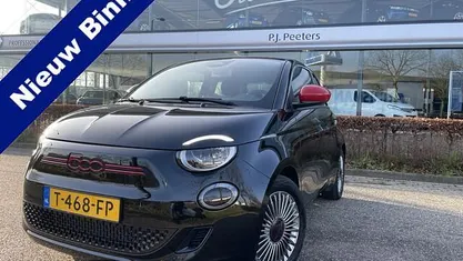 Occasion 2023 Fiat 500e Red Hatchback | € 18.850 (Eerlijke prijs)