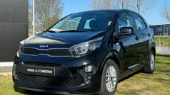 Zwart, metallic lak Gebruikt 2023 Kia Picanto Hatchback | € 14.245 (Eerlijke prijs)
