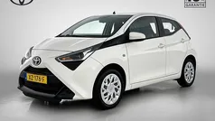 Wit Gebruikt 2019 Toyota Aygo X-play Hatchback | € 9.945 (Eerlijke prijs)
