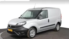 Grijs Gebruikt 2022 Fiat Doblò S MPV | € 12.450 (Eerlijke prijs)