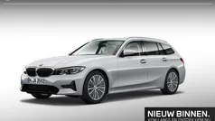 Glaciersilber metallic (a83) (licht grijs metallic) Gebruikt 2021 BMW 320 Executive Stationwagen | € 30.450 (Eerlijke prijs)
