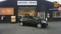 Zwart Gebruikt 2006 Renault Clio II Dynamique Hatchback | € 2.195 (Eerlijke prijs)