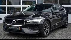 Zwart Gebruikt 2021 Volvo V60 Momentum Stationwagen | € 29.995 (Eerlijke prijs)
