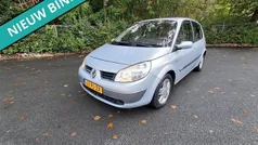 Gebruikt 2004 Renault Scénic II Komfort MPV | € 999 (Eerlijke prijs)