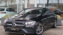 Zwart Gebruikt 2020 Mercedes 180 AMG line Sedan | € 24.900 (Goede deal)
