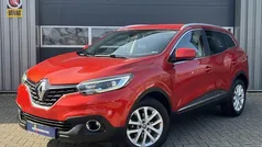Rood, metallic lak Gebruikt 2015 Renault Kadjar Intens SUV | € 11.495 (Eerlijke prijs)